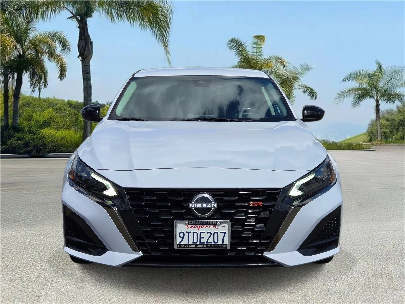 Used 2025 Gray Sky Pearl Nissan SR FWD image 4