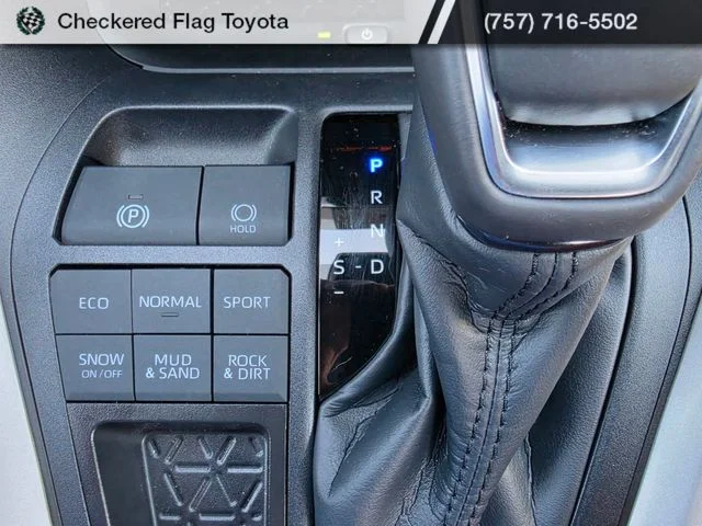 Used 2025 Silver Sky Metallic Toyota XLE Premium image 21