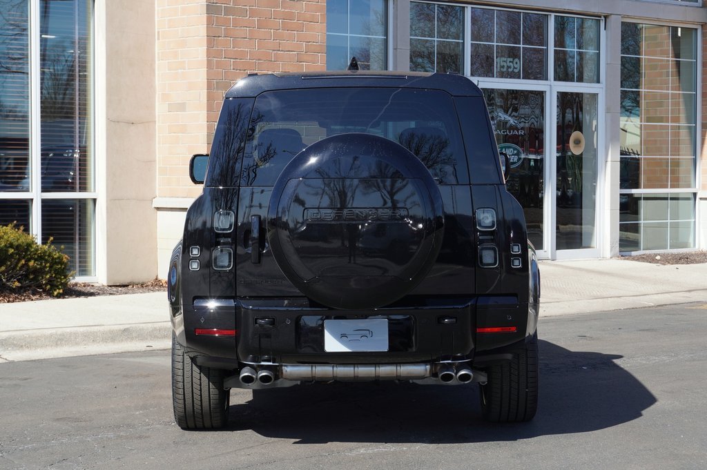 New 2026 Santorini Black Land Rover V8 image 5