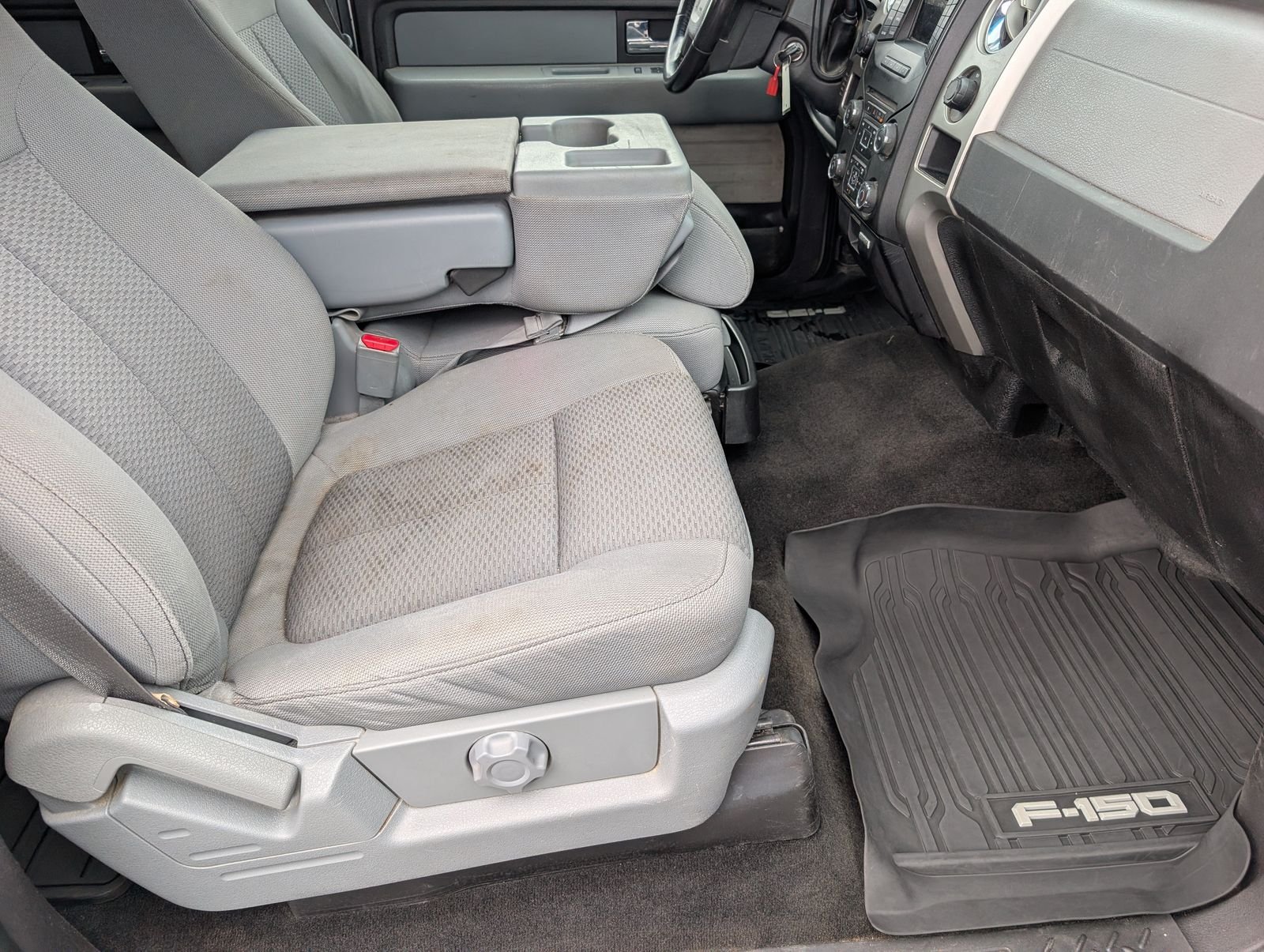 Used 2014 Ingot Silver Ford XLT image 25