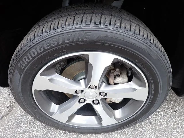 Used 2023 White Jeep Limited image 11
