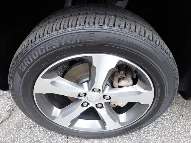 Used 2023 White Jeep Limited image 11