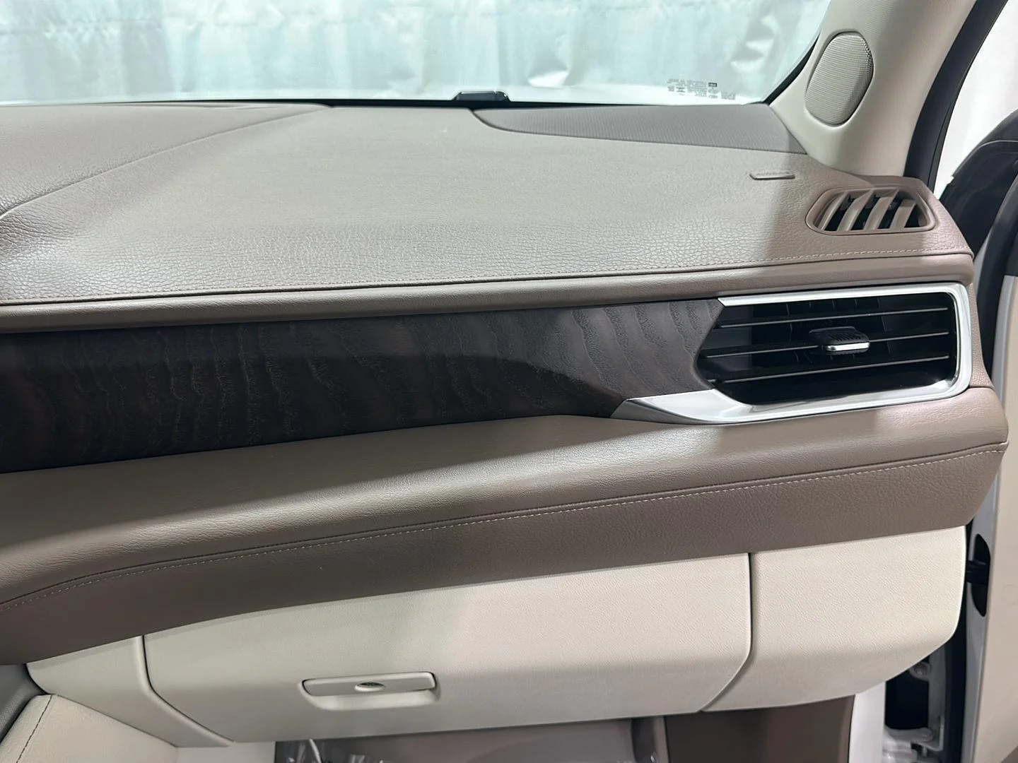 Used 2023 WHITE FROST TRICOAT GMC Denali image 28