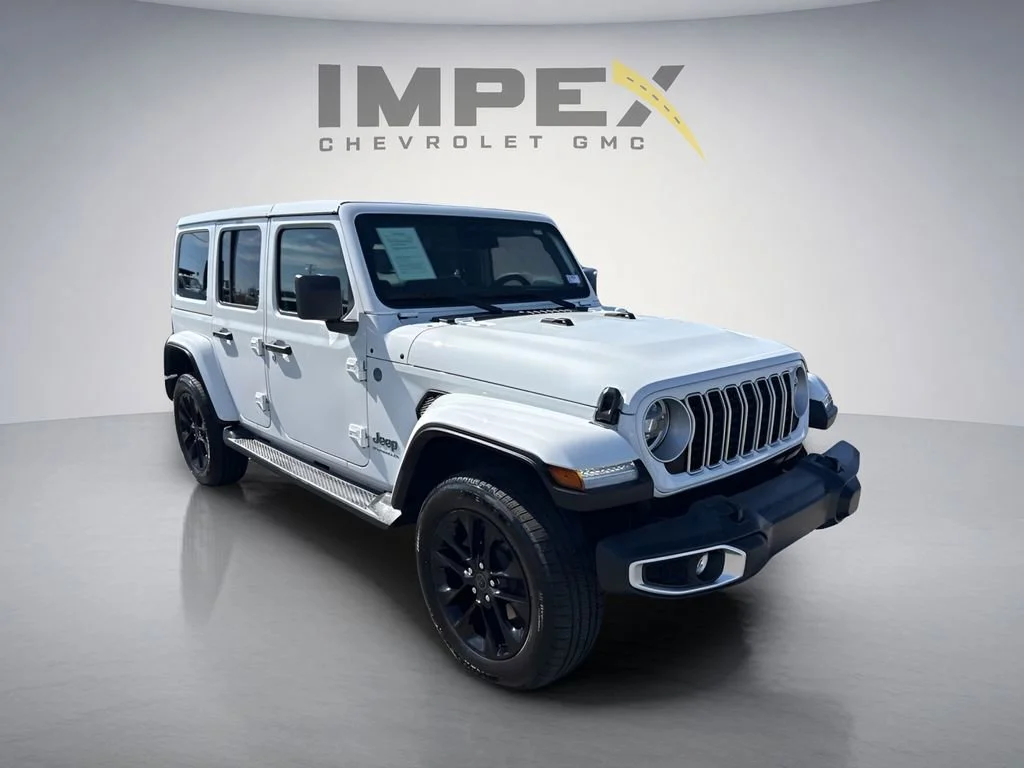 Used 2025 White Jeep Sahara image 9