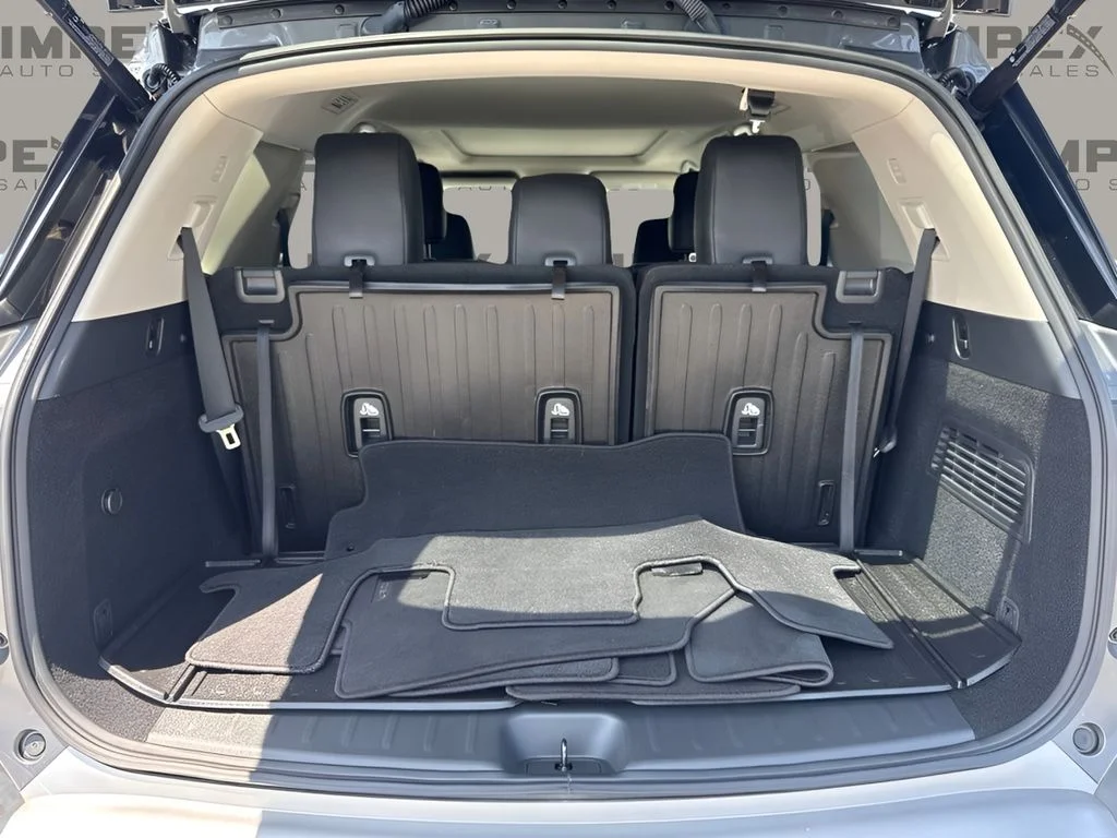 Used 2023 Gray Nissan Platinum image 33