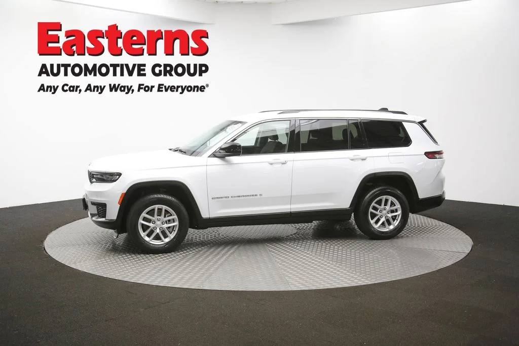Used 2023 White Jeep Laredo image 62