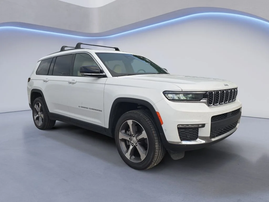 Used 2024 Bright White Clearcoat Jeep Limited image 9