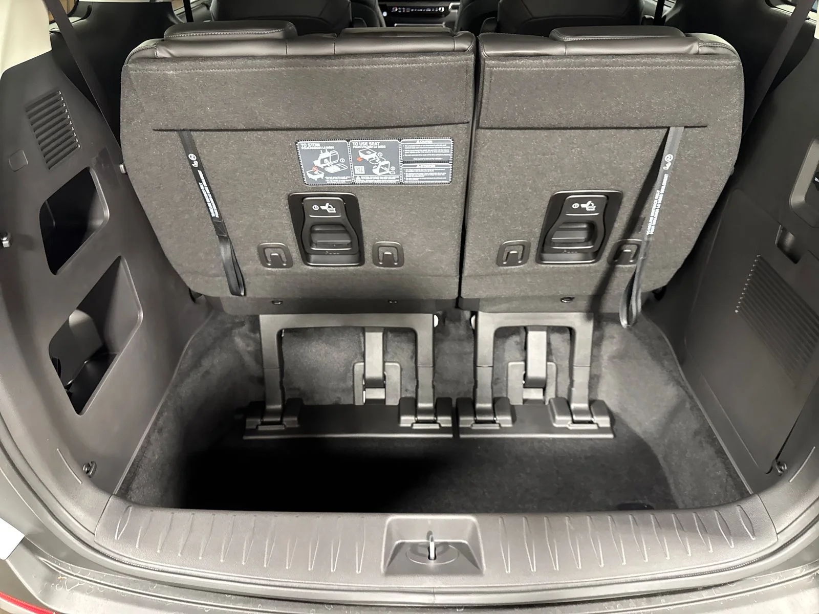 New 2027 Snow White Pearl Kia EX image 24