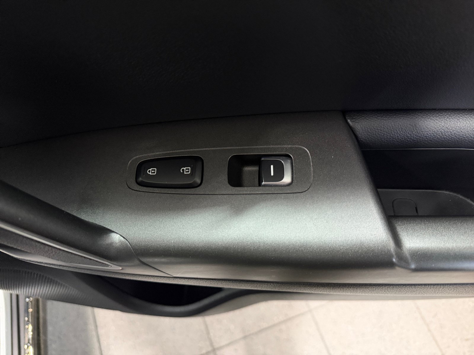 Used 2020 Snow White Pearl Kia S image 34