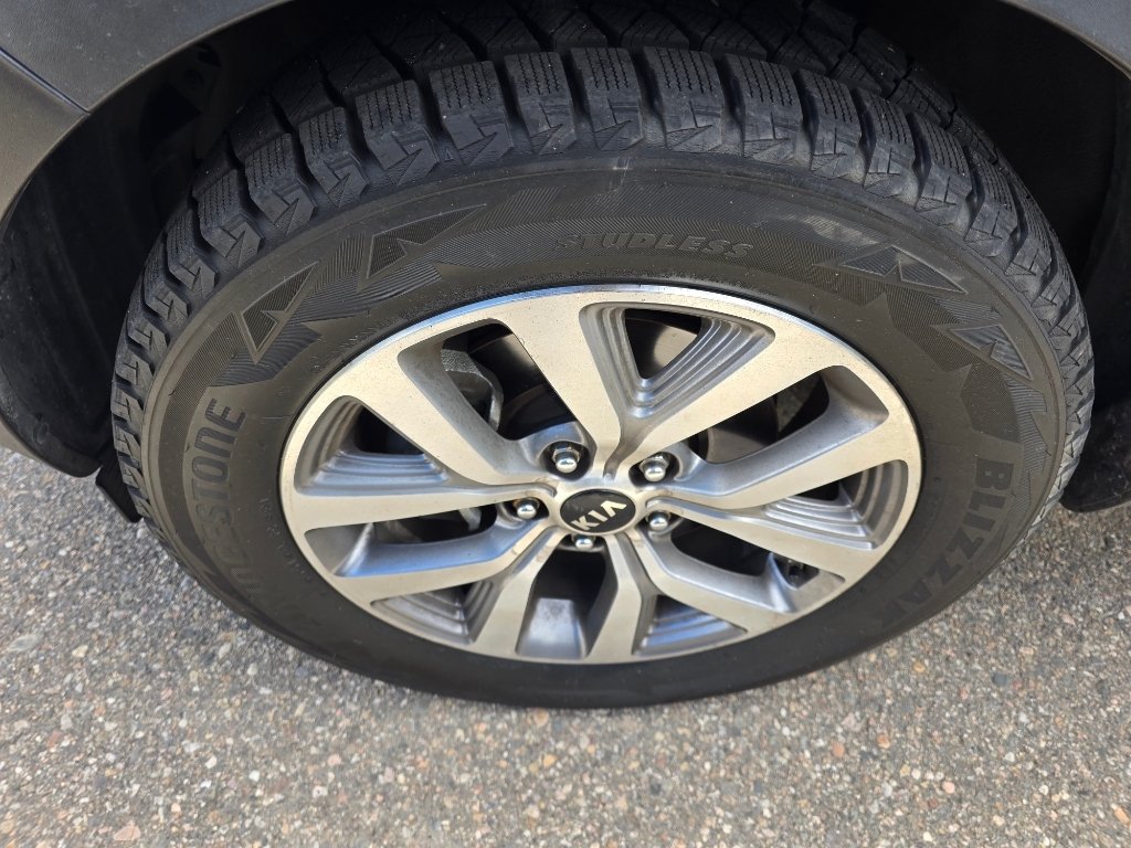 Used 2016 Mineral Silver Kia LX image 19