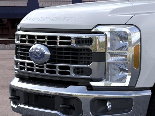New 2026 Oxford White Ford XLT image 42
