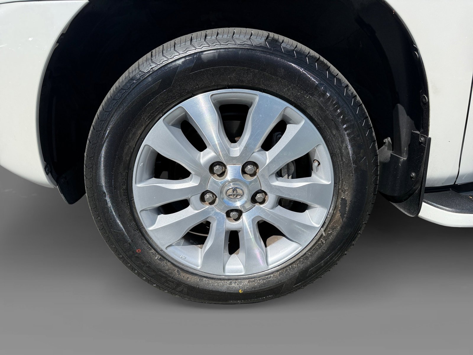 Used 2018 Blizzard Pearl Toyota Platinum image 9