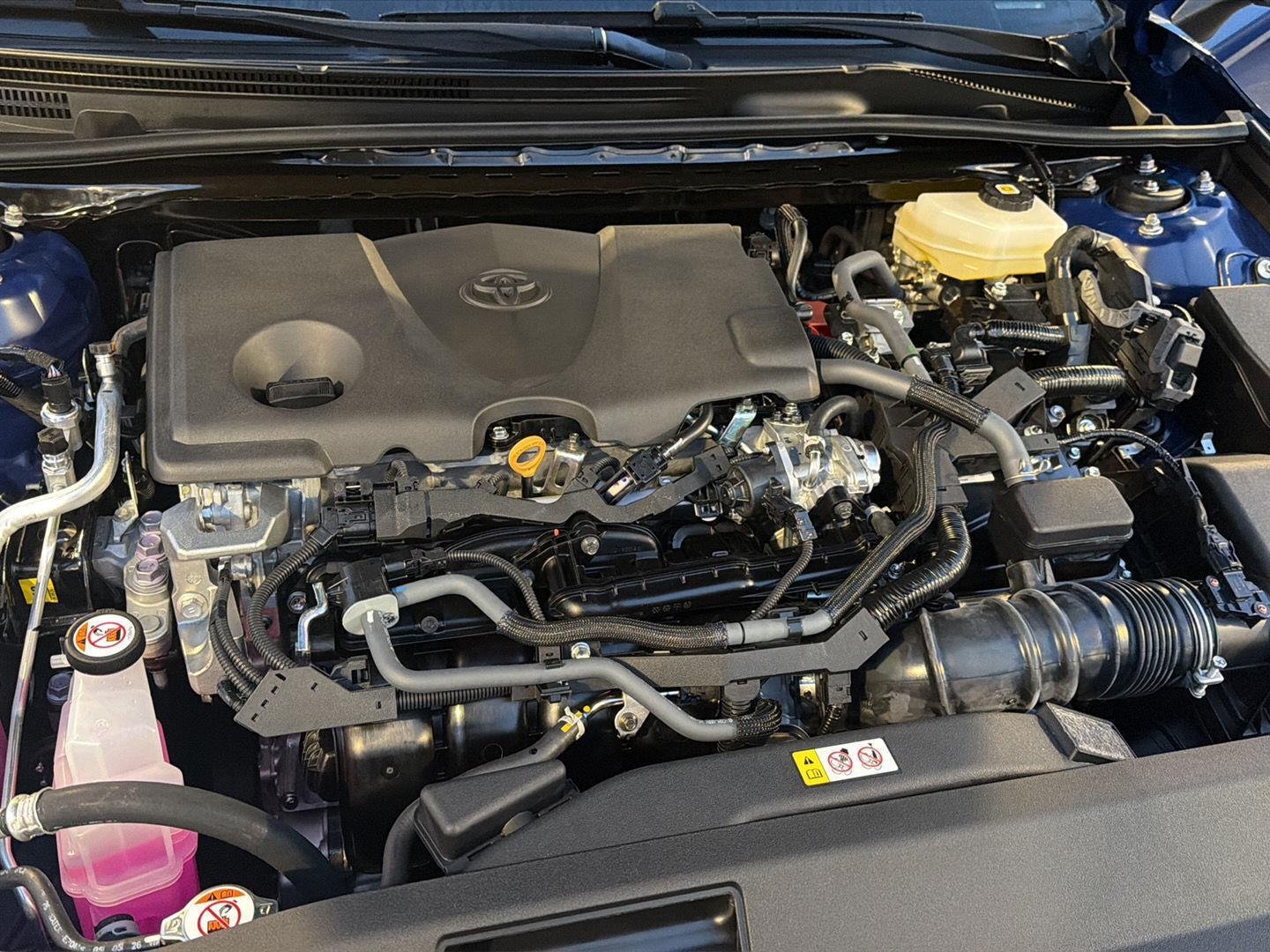 New 2026 Reservoir Blue Toyota SE image 32