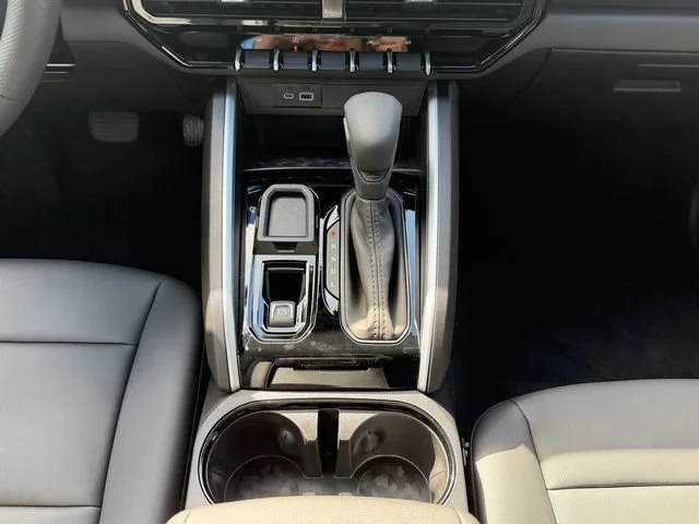 New 2026 Summit White Chevrolet WT image 15