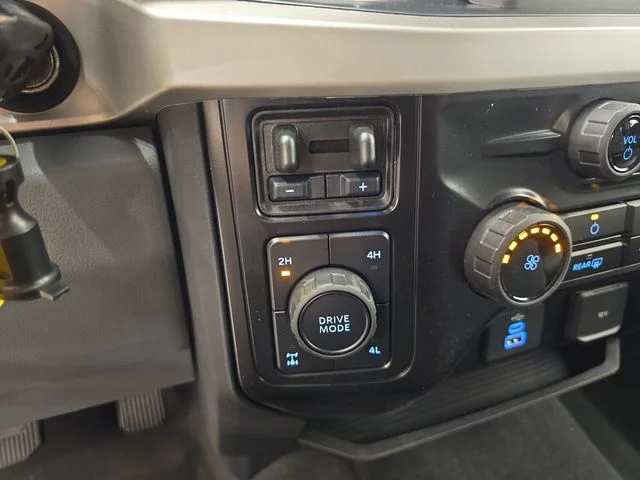 New 2026 Oxford White Ford F-250® XLT image 32