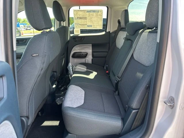New 2025 Oxford White Ford XLT image 16
