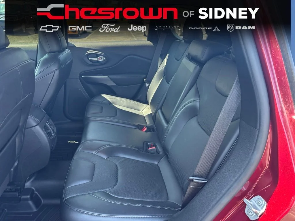 Used 2020 Red Jeep Latitude Plus image 27