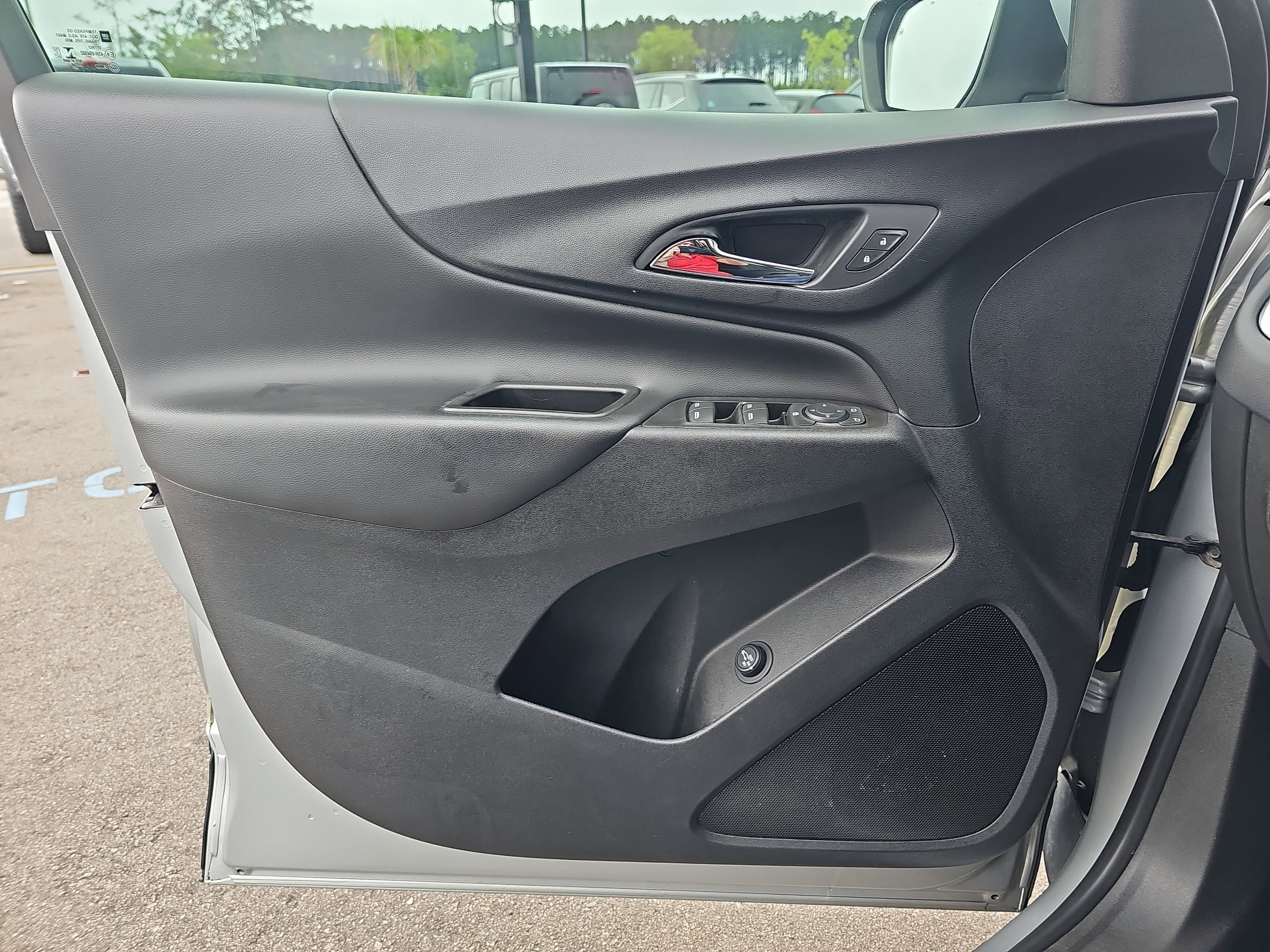 Used 2022 Silver Ice Metallic Chevrolet LT image 21