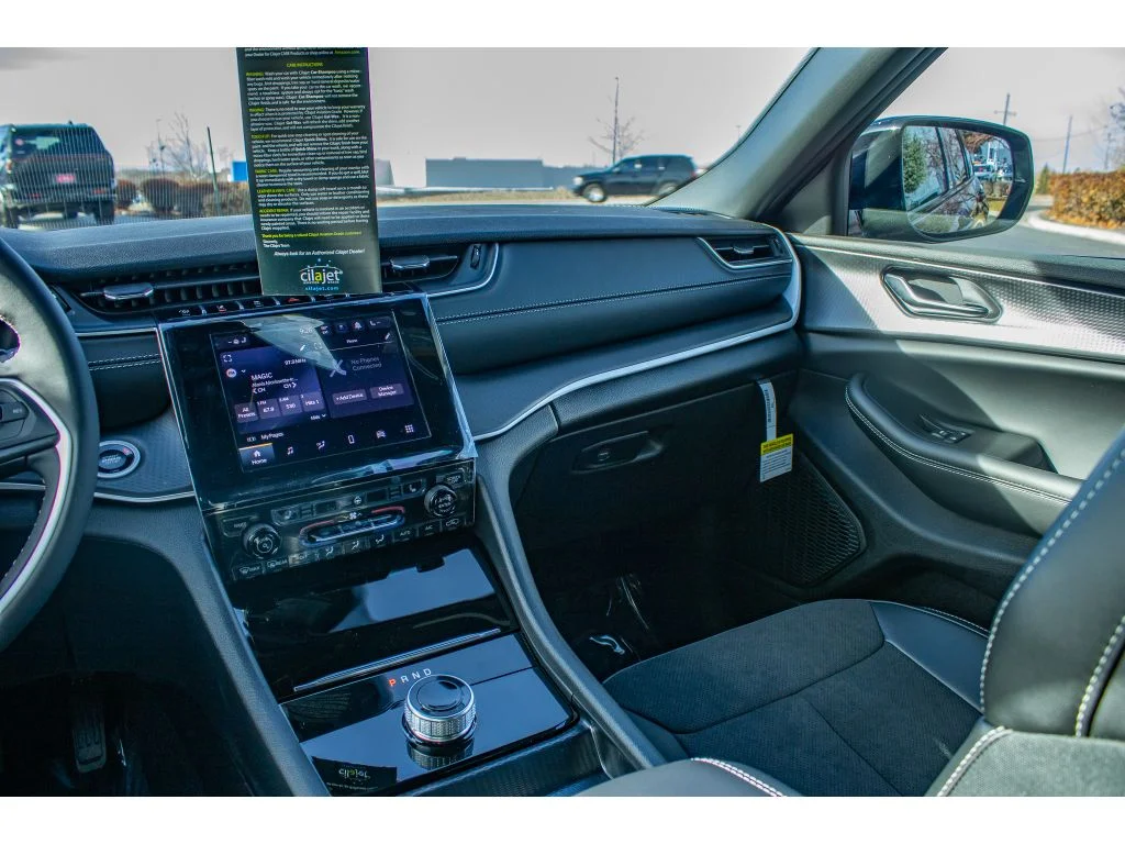 New 2025 Velvet Red Pearlcoat Jeep Altitude X image 37