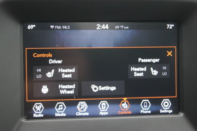 Used 2019 Gray Jeep Latitude image 7
