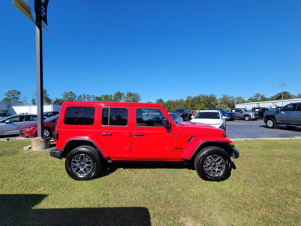 Used 2025 Red Jeep Sahara image 7