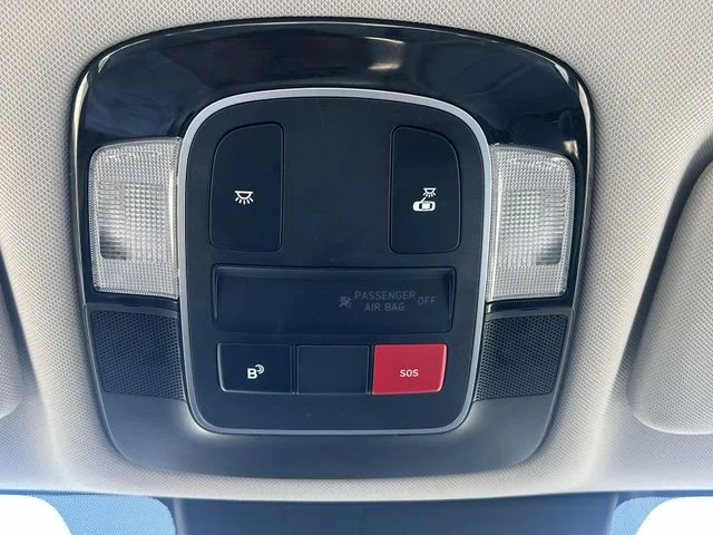 Used 2025 Silver Hyundai SEL image 30
