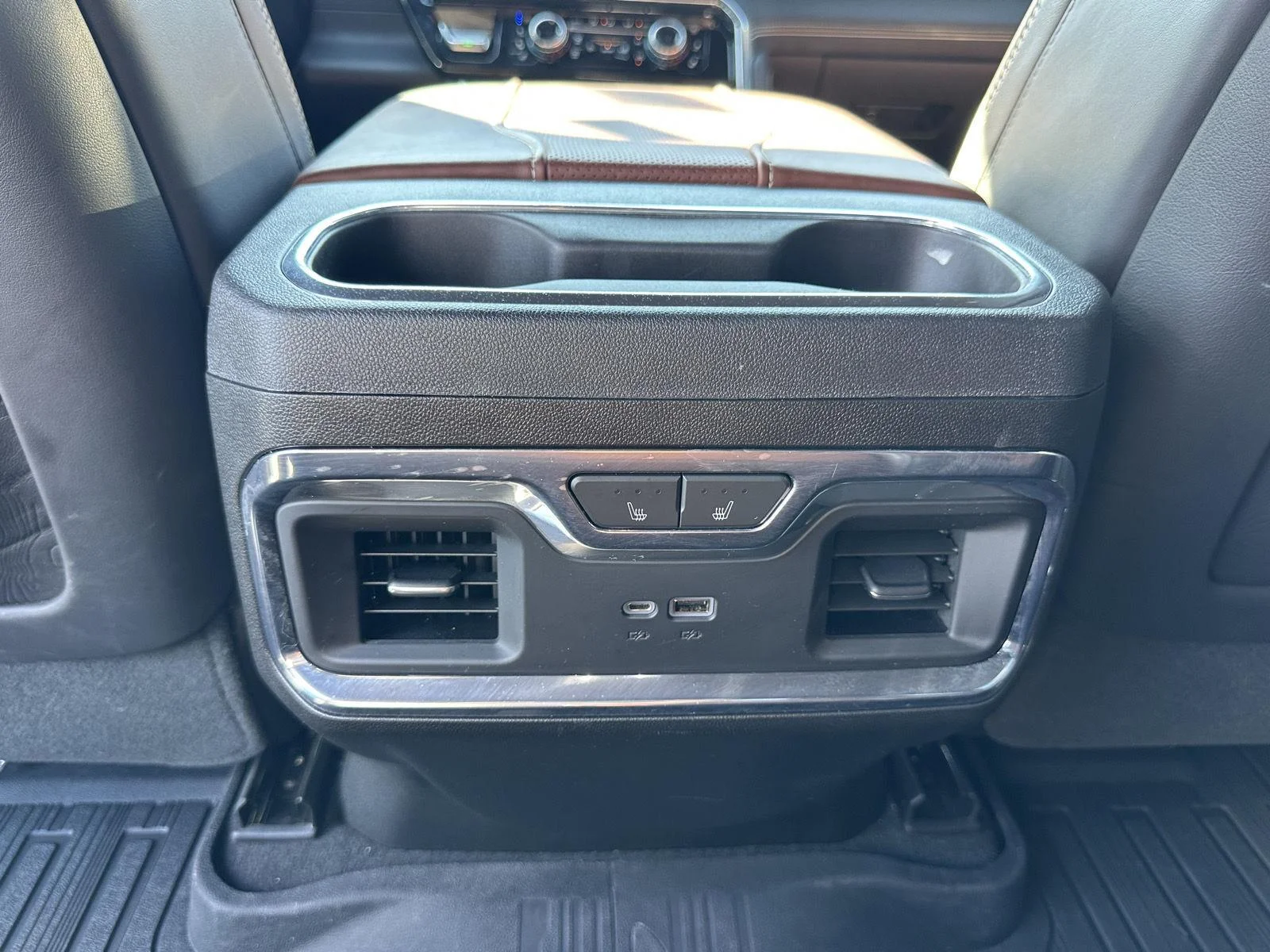 Used 2023 Onyx Black GMC Denali Ultimate image 28