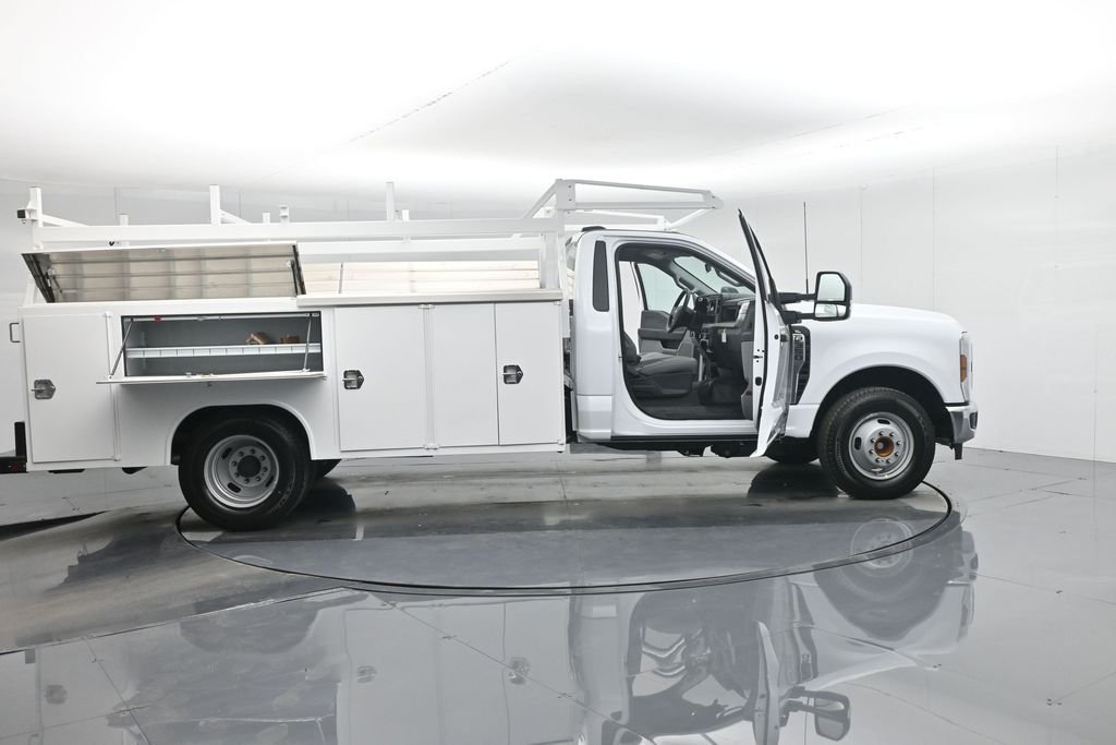 New 2026 Oxford White Ford XL image 4