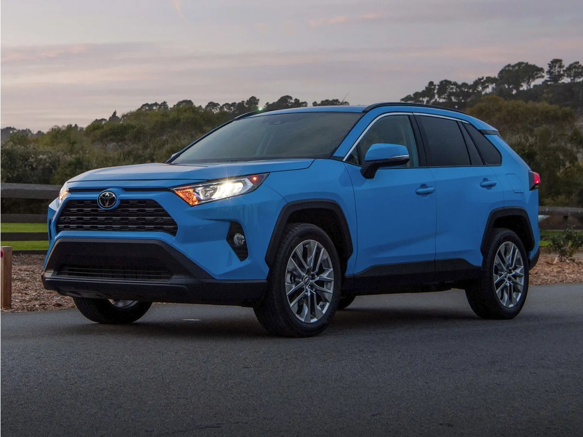 Used 2019 Silver Toyota XLE image 1