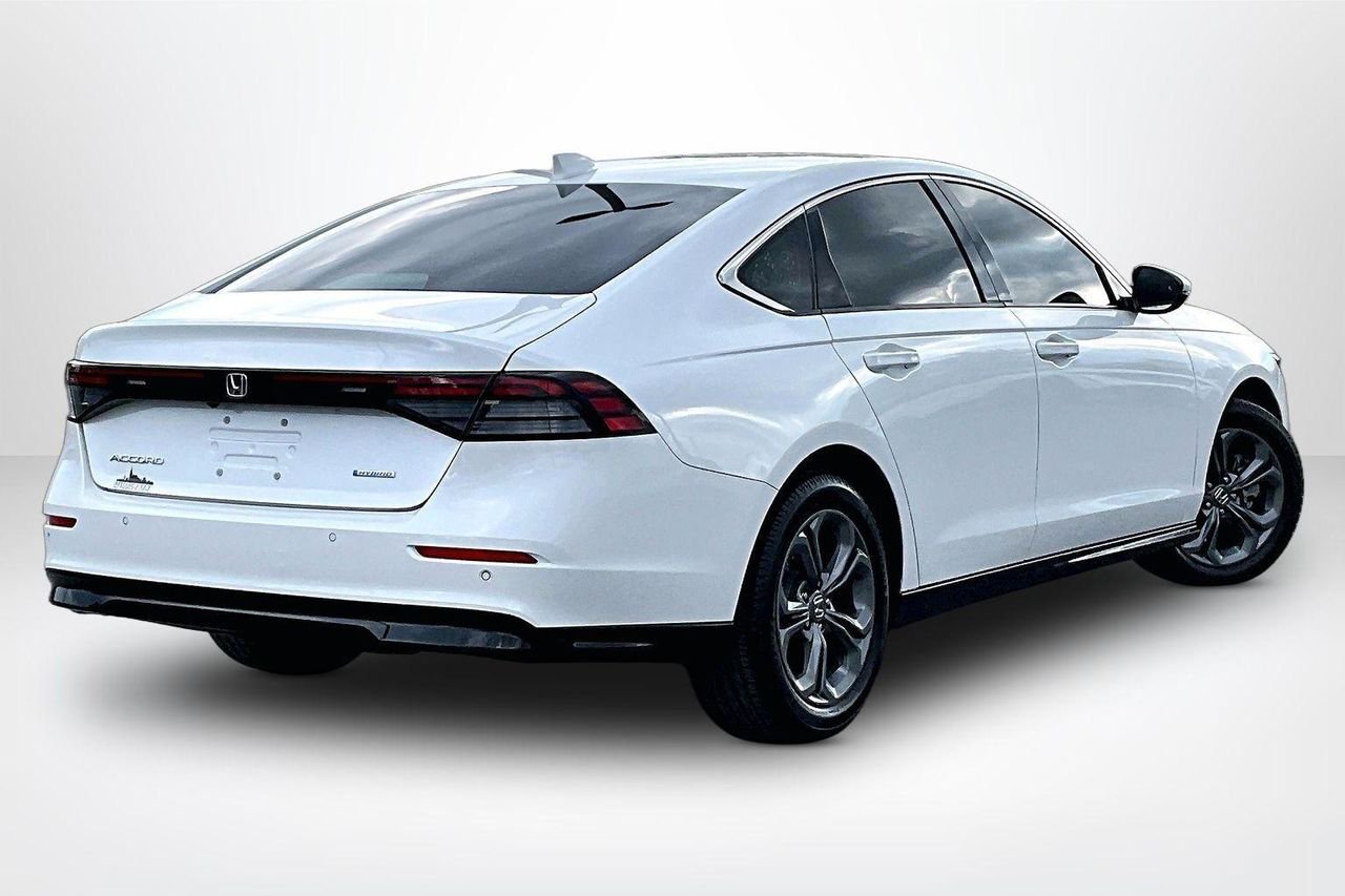 Used 2024 Platinum White Pearl Honda EX-L image 6