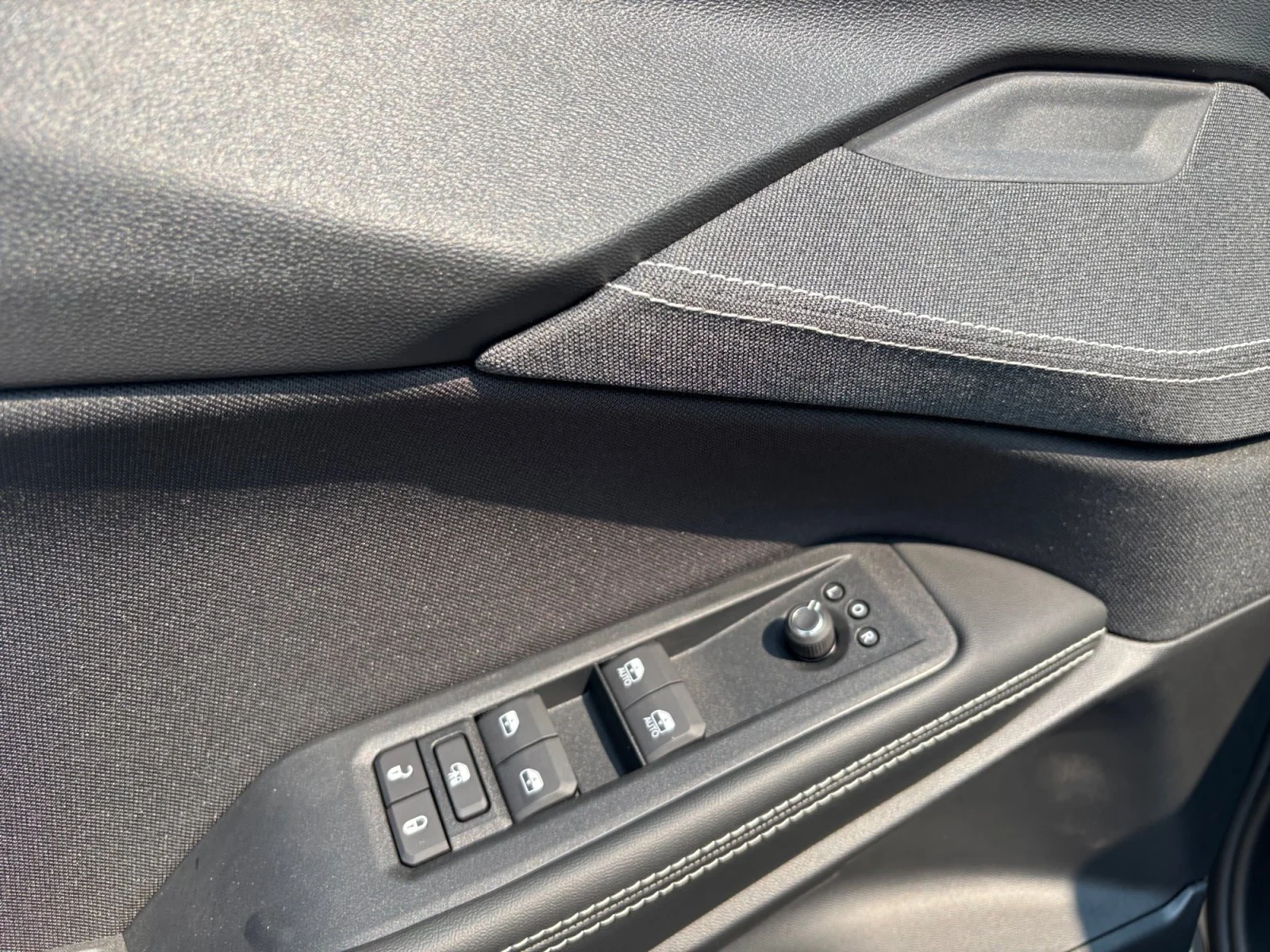 New 2026 STING-GREY Jeep Laredo image 11