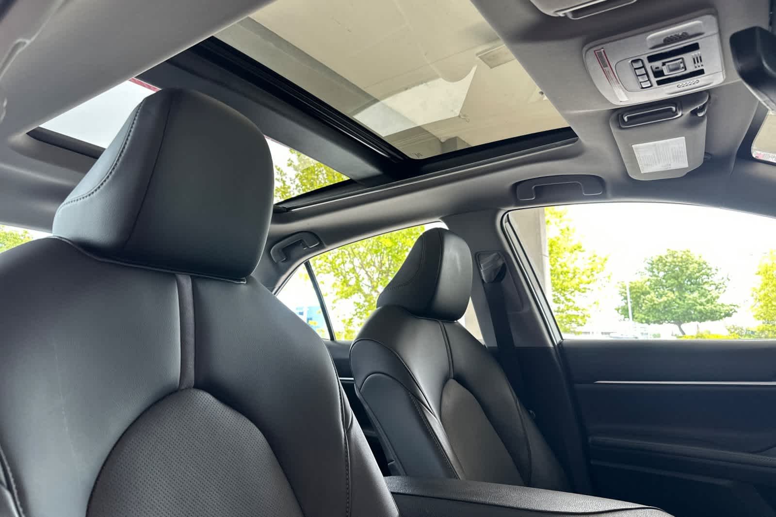 Used 2022 Wind Chill Pearl Toyota XLE image 17