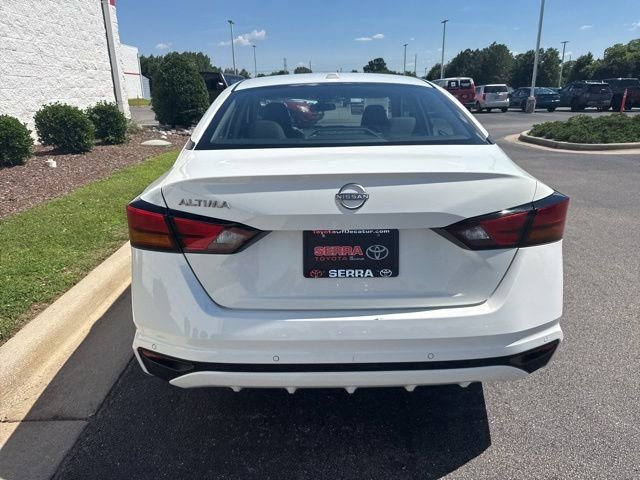 Used 2025 White Nissan 2.5 SV image 6