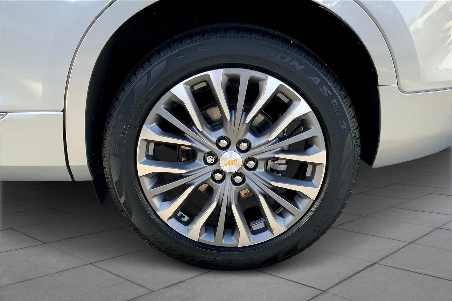 Used 2019 Silver Ice Metallic Chevrolet Premier image 11