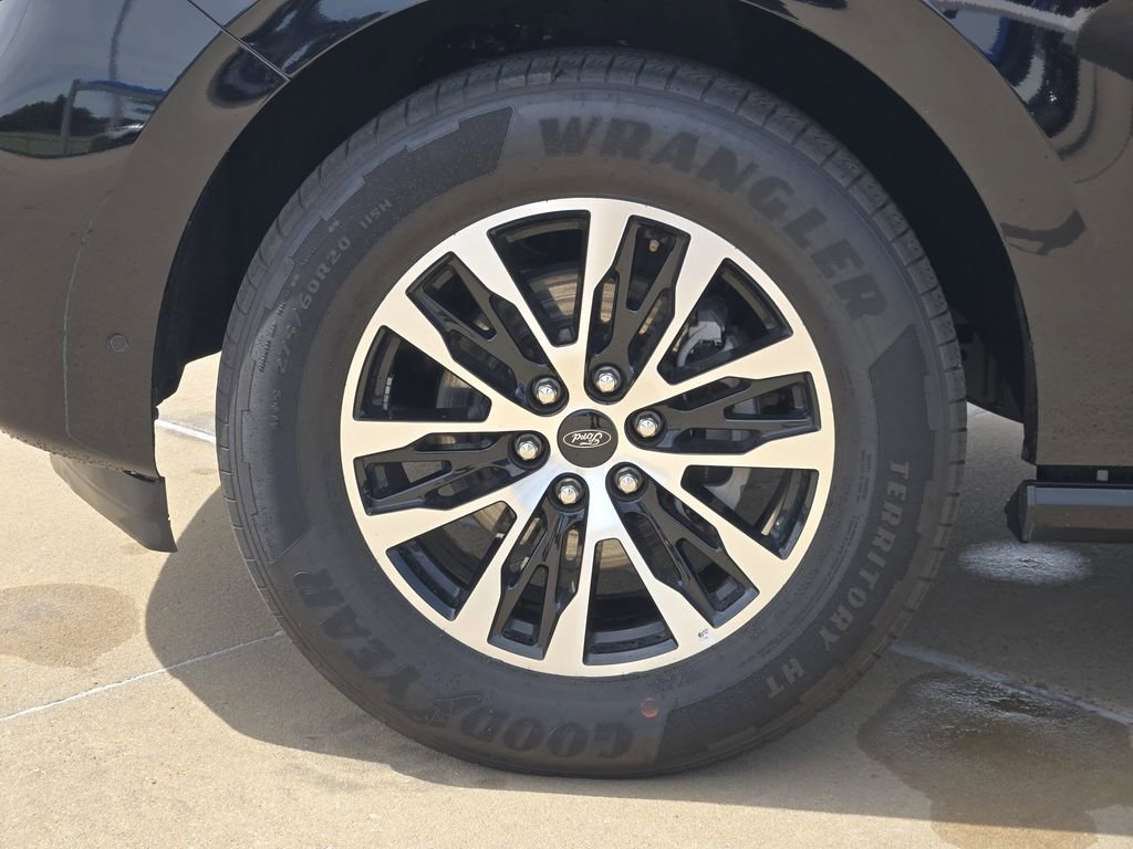 Used 2025 Black Ford Platinum image 28