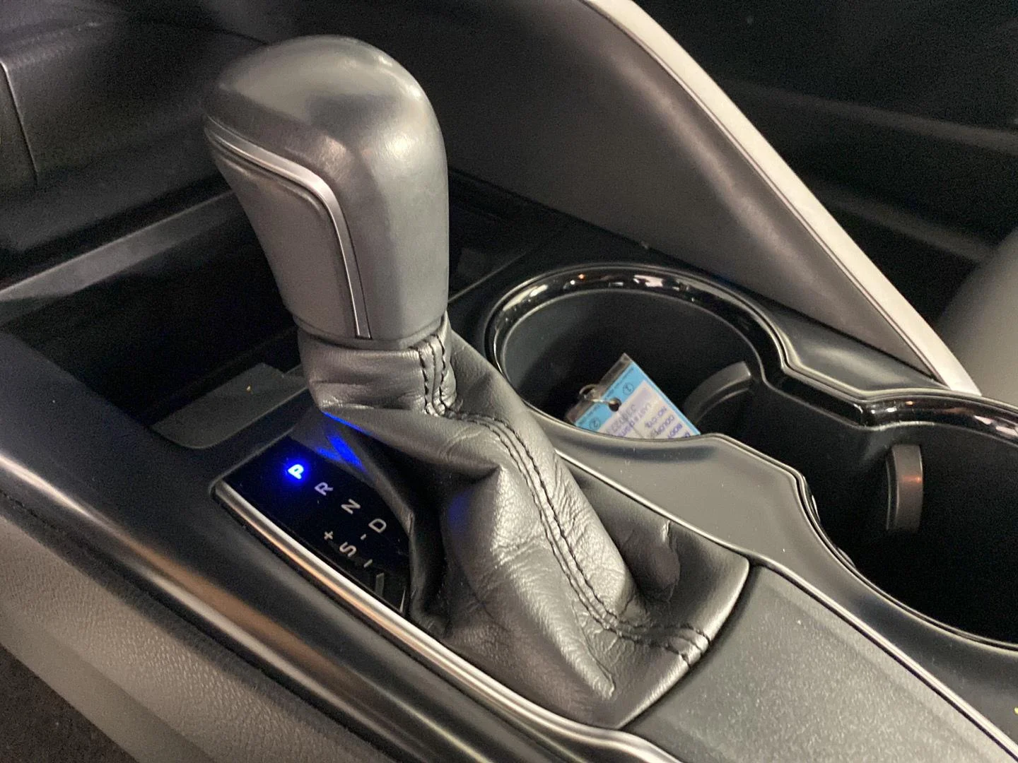 Used 2018 Midnight Black Metallic Toyota SE image 16