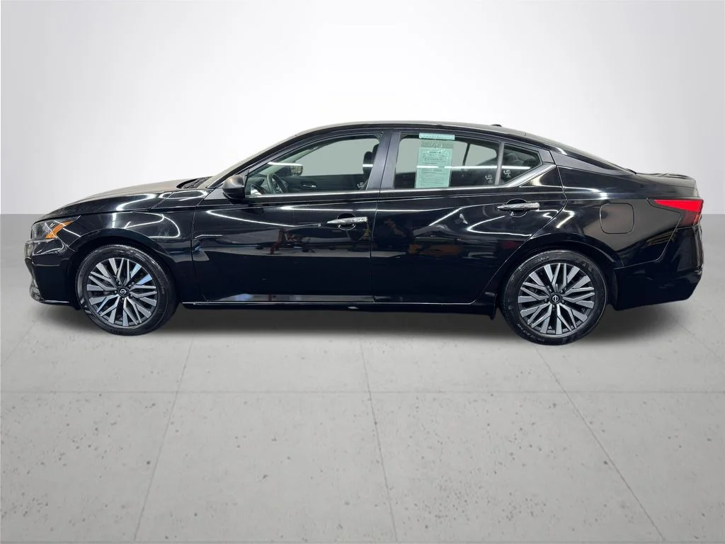 Used 2024 Black Nissan 2.5 SV image 3