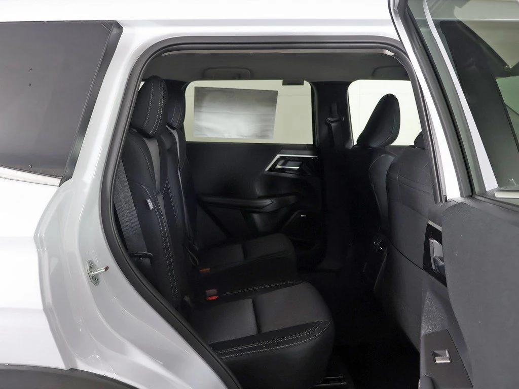 New 2026 White Mitsubishi ES 1.5T S-AWC image 31