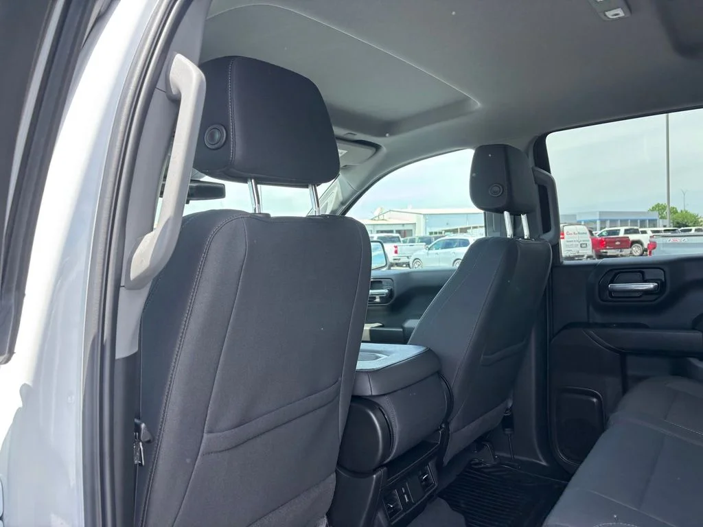 Used 2025 White Chevrolet Custom image 23