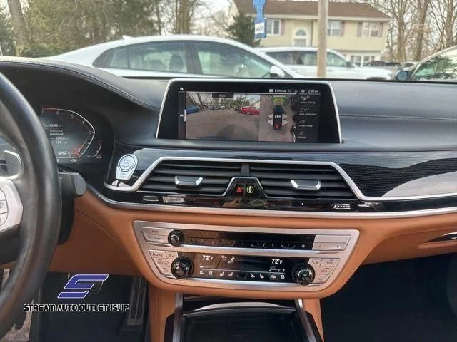 Used 2022 Black BMW 750i xDrive image 27