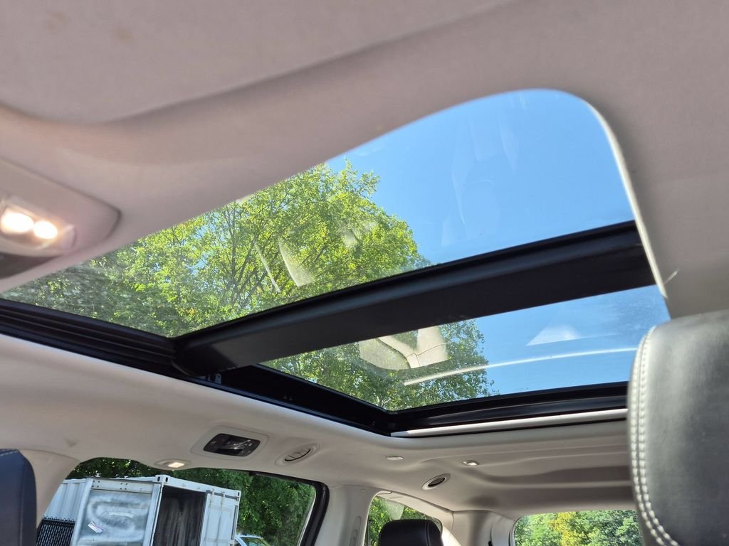 Used 2023 White Chrysler Touring L image 22