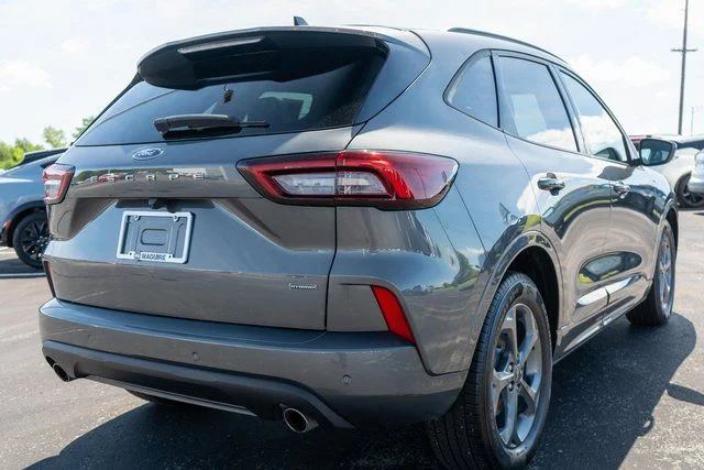 Used 2023 Gray Ford ST-Line image 6