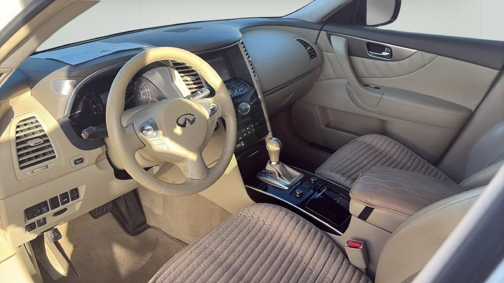 Used 2014 White INFINITI Base image 9