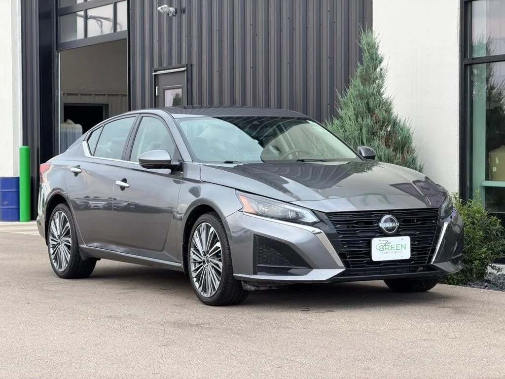 Used 2023 Gray Nissan Platinum image 4
