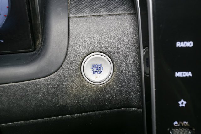 Used 2022 Black Hyundai SEL Premium image 25