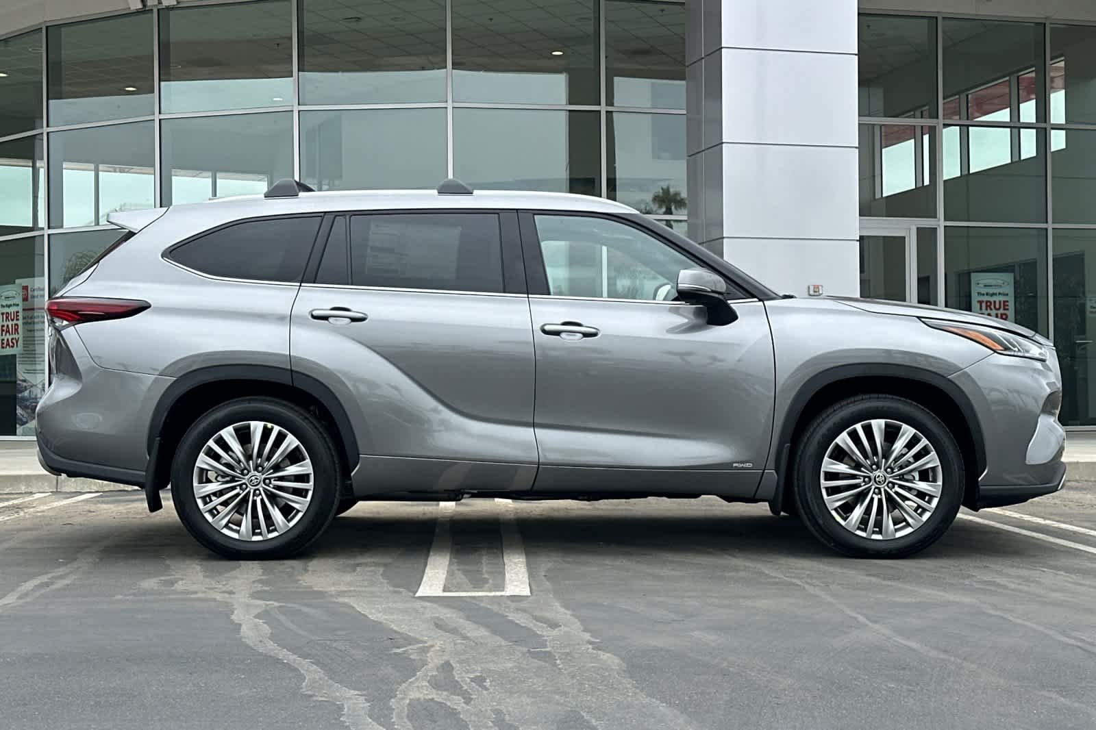 New 2026 Heavy Metal <sup>1</sup> Toyota  Platinum image 3
