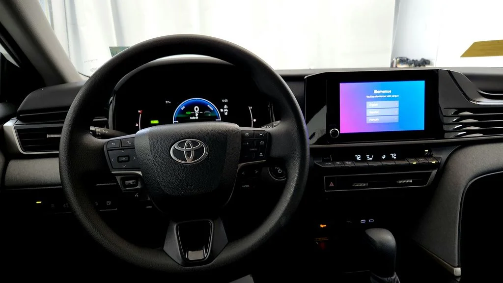 Used 2025 White Toyota LE image 35