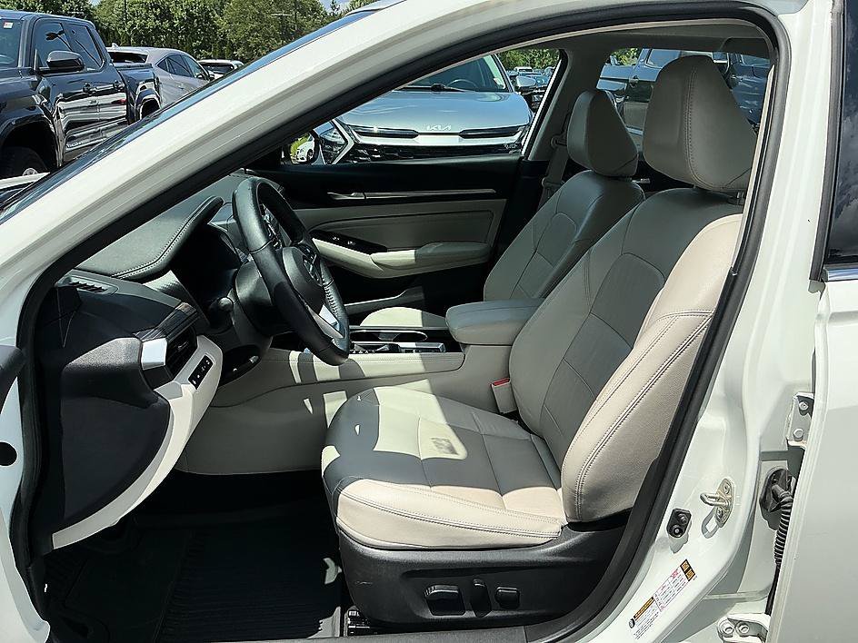 Used 2021 Pearl White Tricoat Nissan 2.5 SL image 12