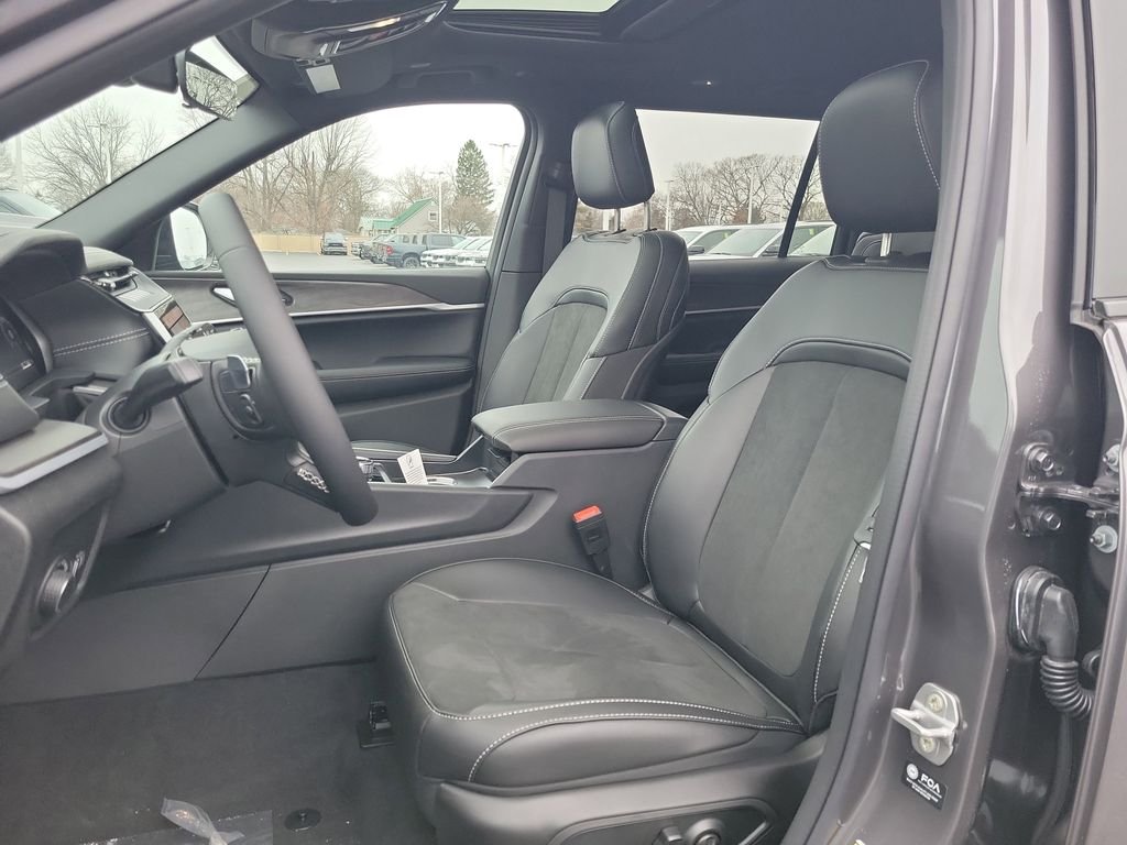 New 2026 Baltic Gray Metallic Clear-Coat Exterior Paint Jeep Altitude image 20