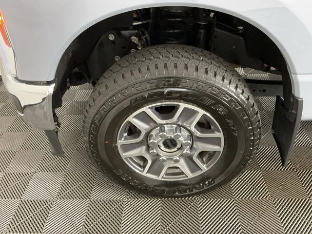 Certified Used 2025 Glacier Gray Metallic Tri-Coat Ford Lariat image 33